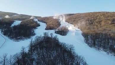 松花湖滑雪场全景航拍视频的预览图